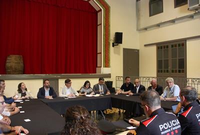 El president de la Generalitat, Salvador Illa, presideix la taula de trobada amb alcaldes i cossos de seguretat . ACN